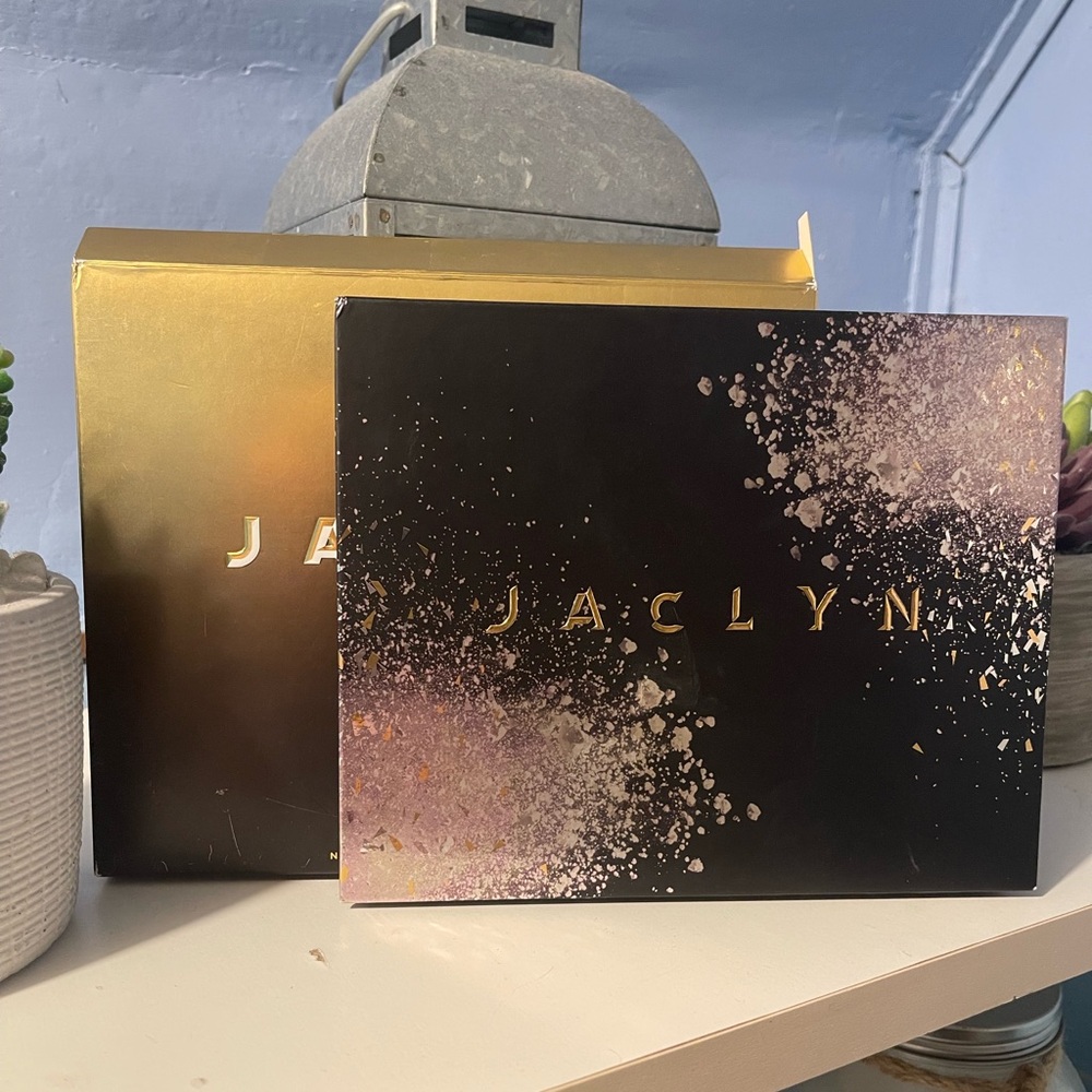 Jaclyn cosmetics Luxe Legacy Palette